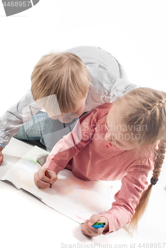 Image of Little girl and boy painting