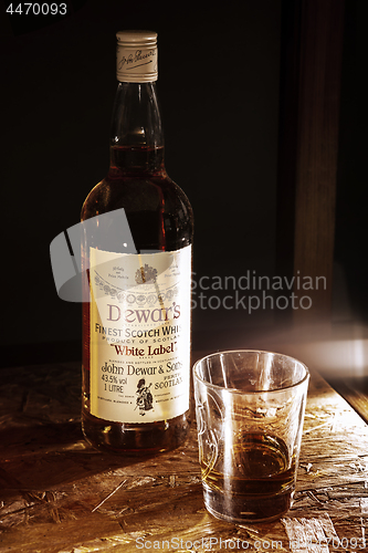 Image of Dewars whisky and glass