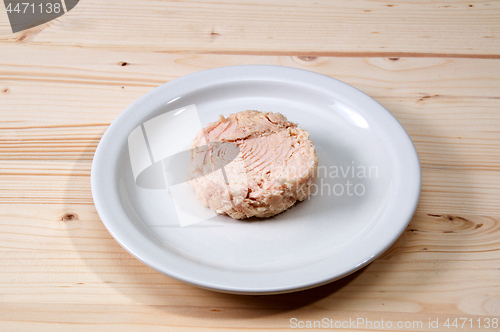Image of white plate on wood table with tuna