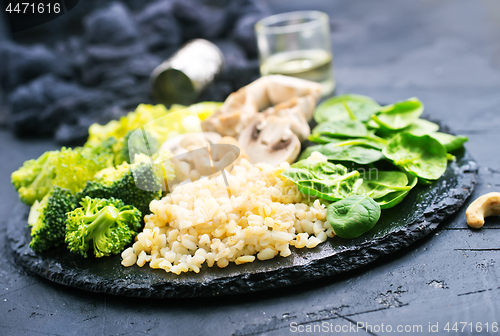 Image of bulgur with vegetablew and eggs