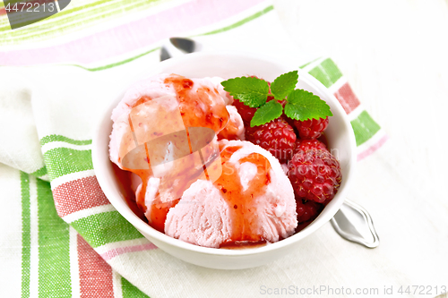 Image of Ice cream crimson with syrup on light board