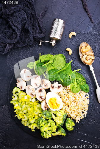 Image of bulgur with vegetablew and eggs