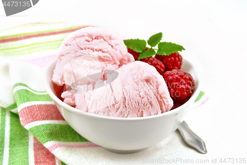 Image of Ice cream crimson in bowl on light board