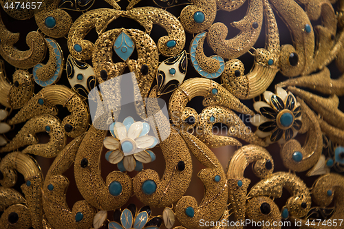 Image of gold jewelry in the shop window