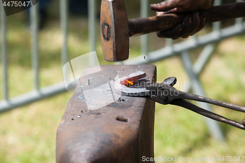 Image of make a horseshoe