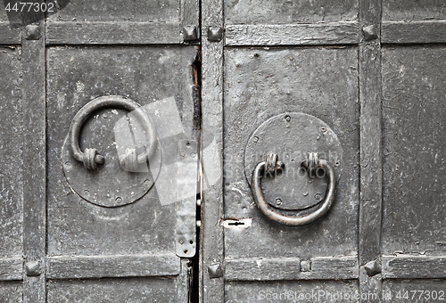 Image of Ring-shaped door knockers