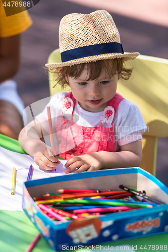 Image of little girl drawing a colorful pictures