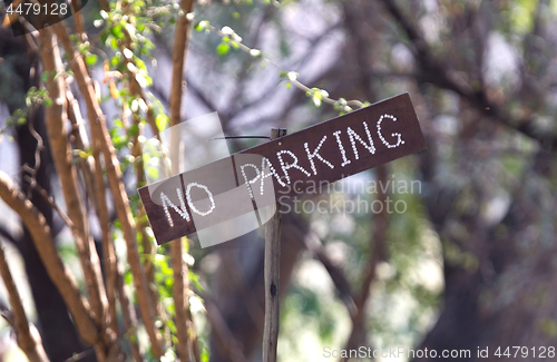 Image of No parking sign 