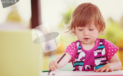 Image of little girl drawing a colorful pictures