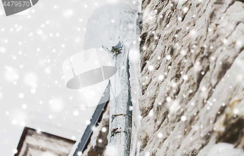 Image of icicles hanging from building drainpipe