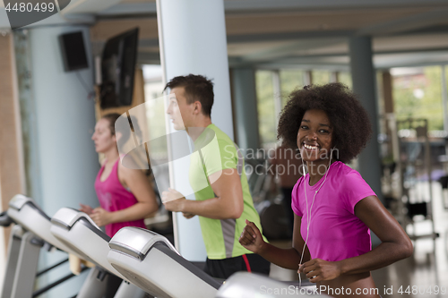 Image of people exercisinng a cardio on treadmill in gym