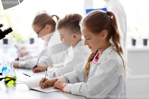 Image of kids studying chemistry at school laboratory