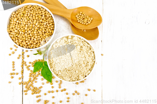 Image of Flour soy with soybeans and leaf on board top