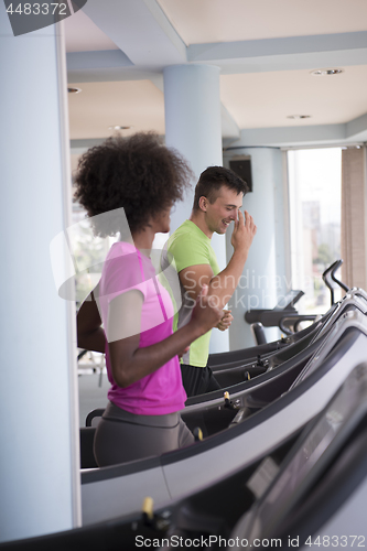 Image of people exercisinng a cardio on treadmill in gym