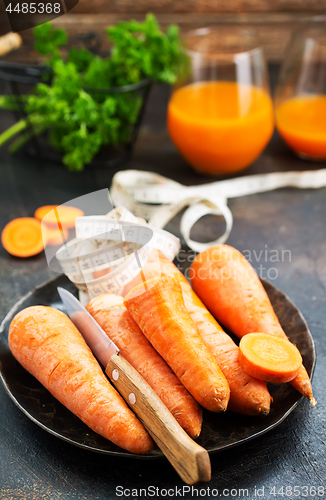 Image of carrot juice and fresh carrot