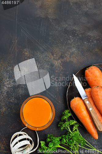 Image of carrot juice and fresh carrot