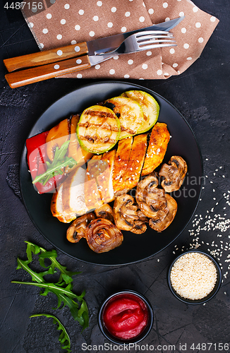 Image of chicken meat with grilled vegetables