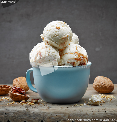 Image of walnut and maple syrup ice cream