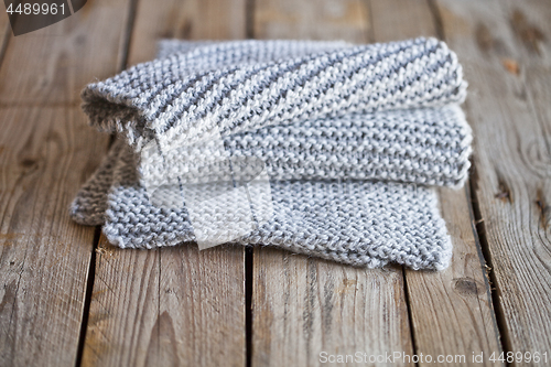 Image of knitted light grey scarf 