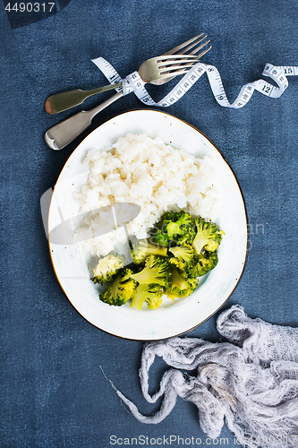 Image of  white rice and broccoli 