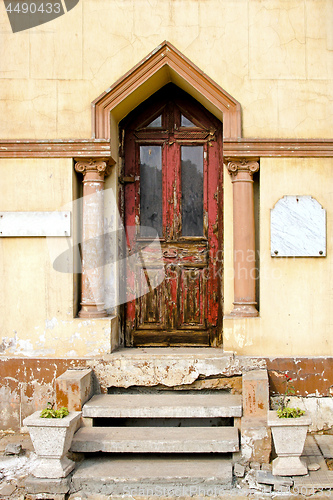 Image of Grunge entrance