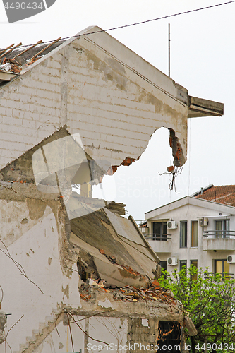 Image of Earthquake House