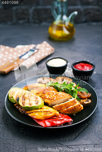 Image of chicken meat with grilled vegetables