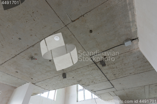 Image of Concrete ceiling in a new building, fire sensor