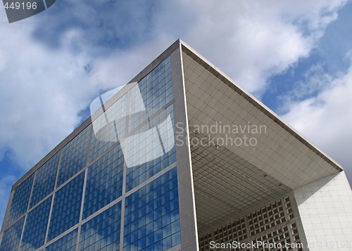 Image of La Defense big arch in Paris