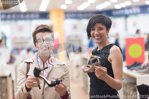 Image of best friend shopping in big mall