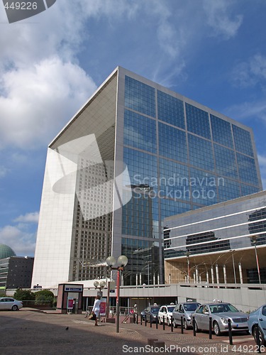 Image of La Defense big arch in Paris