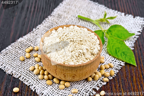 Image of Flour soy in bowl with leaf on board