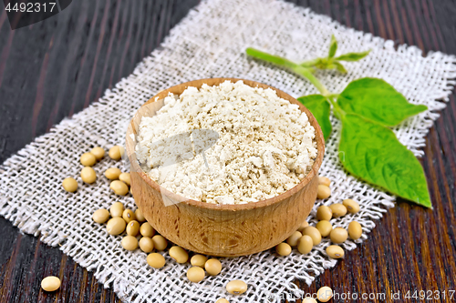 Image of Flour soy in bowl with leaf on board