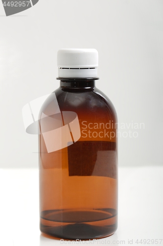 Image of MEdicine bottle on a white table