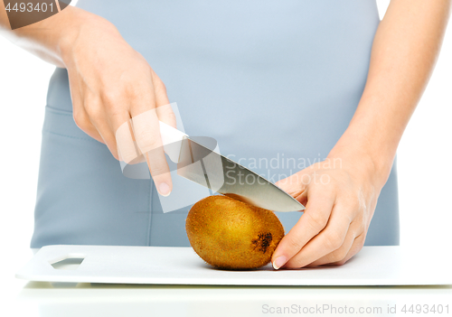 Image of Cook is chopping kiwi fruit