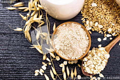 Image of Flour oat in bowl on wooden board top