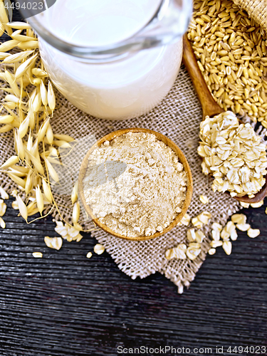 Image of Flour oat in bowl on board top