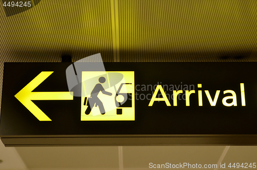 Image of Airport arrival sign