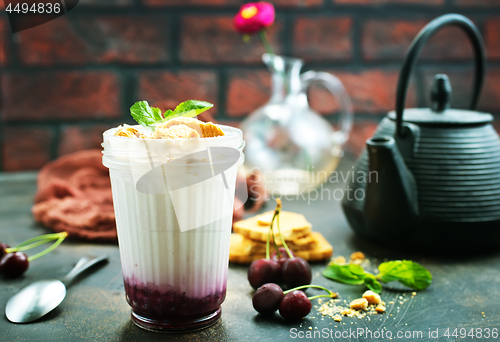 Image of yogurt with cookie