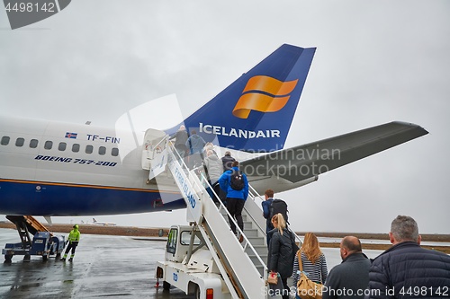 Image of Icelandair plane boarding