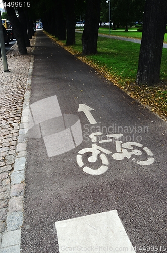 Image of bike path sign and arrow