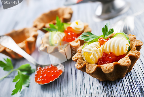 Image of tartalets, butter and salmon caviar