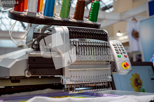 Image of Automatic industrial sewing machine for stitch by digital patter