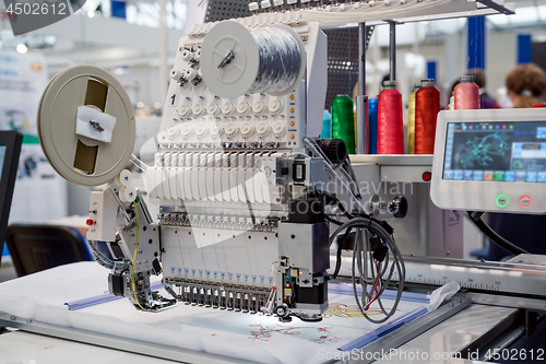 Image of Automatic industrial sewing machine for stitch by digital patter