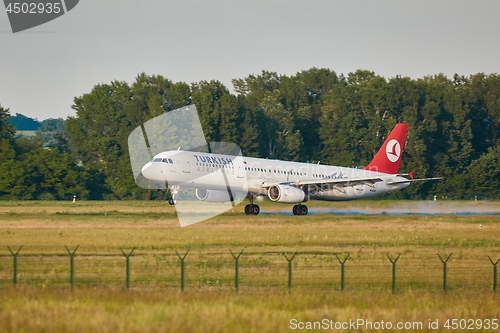Image of Turkish Airliner Landing