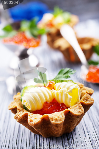 Image of tartalets, butter and salmon caviar