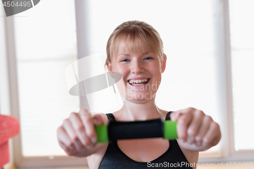 Image of Girl doing crunch exercises