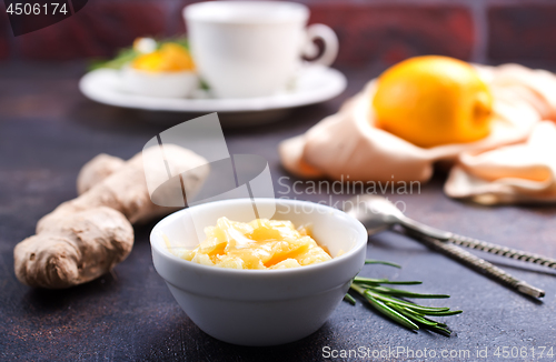 Image of honey with lemon and ginger