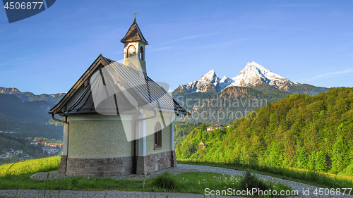 Image of Mount Watzmann and traditional Kirchleitn chapel