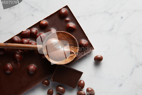 Image of wooden spoon with chocolate